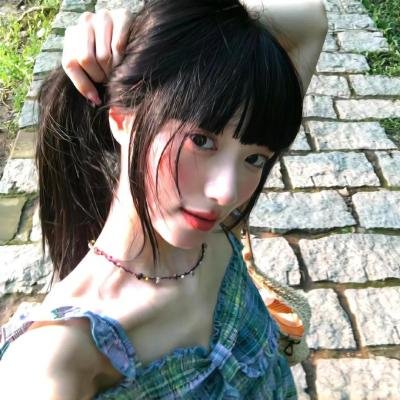 以电影内容为主轴,同时融入电视剧与综艺元素,适合偏好高完成度片单浏览的用户。